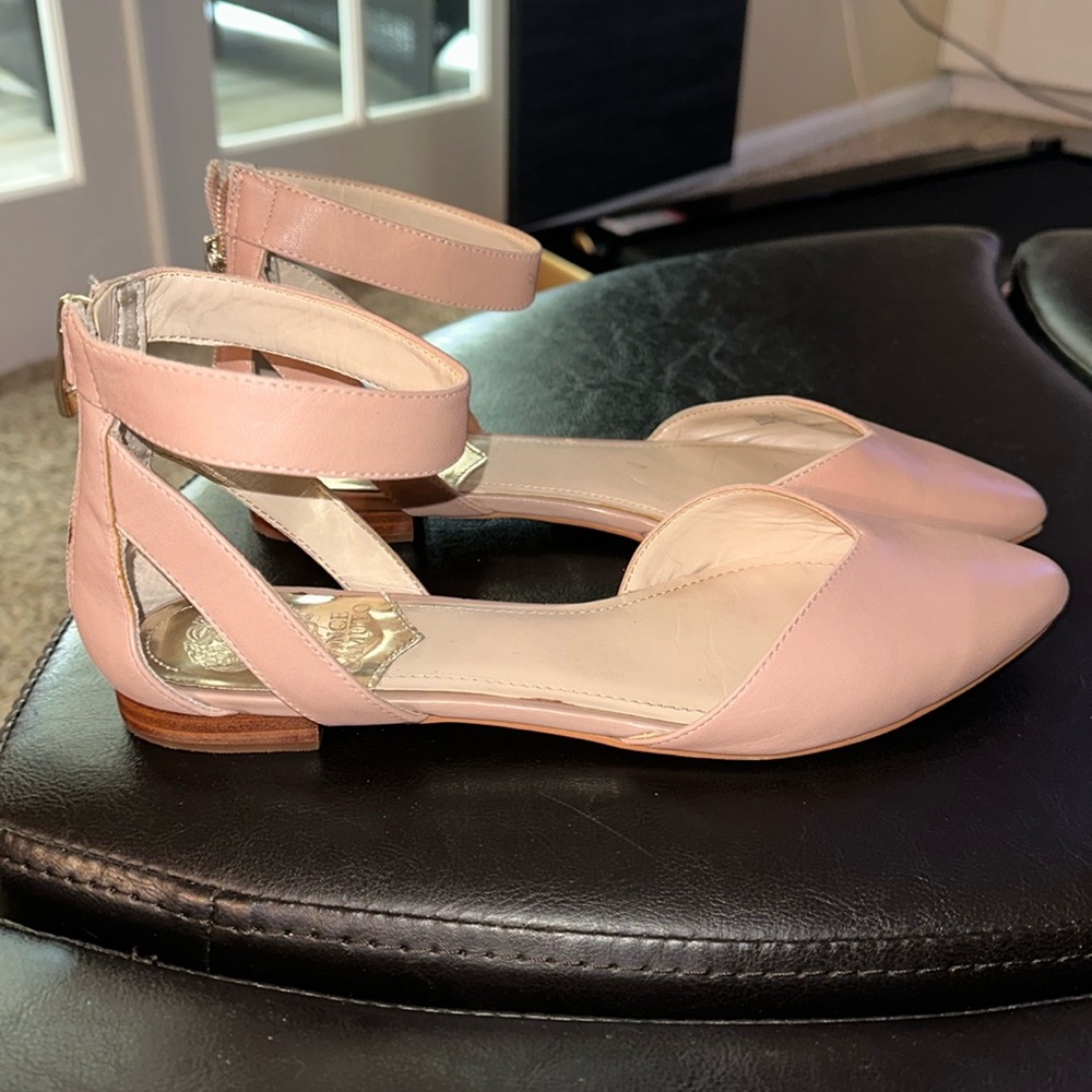 Vince Camuto flat